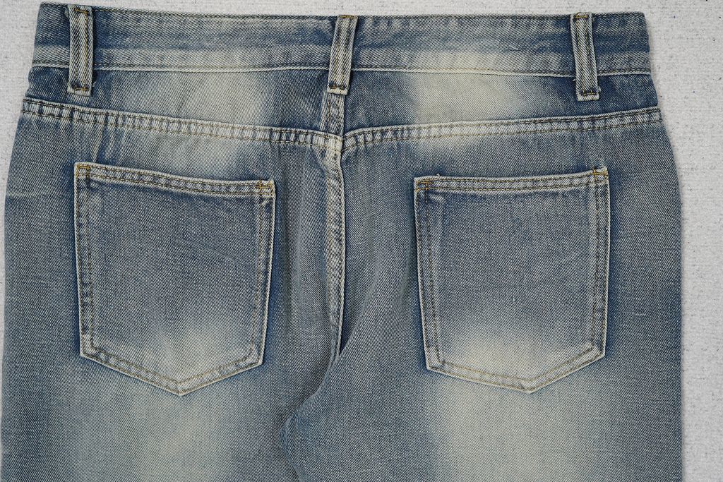 AMIRI BLUE JEANS RED PATCHS