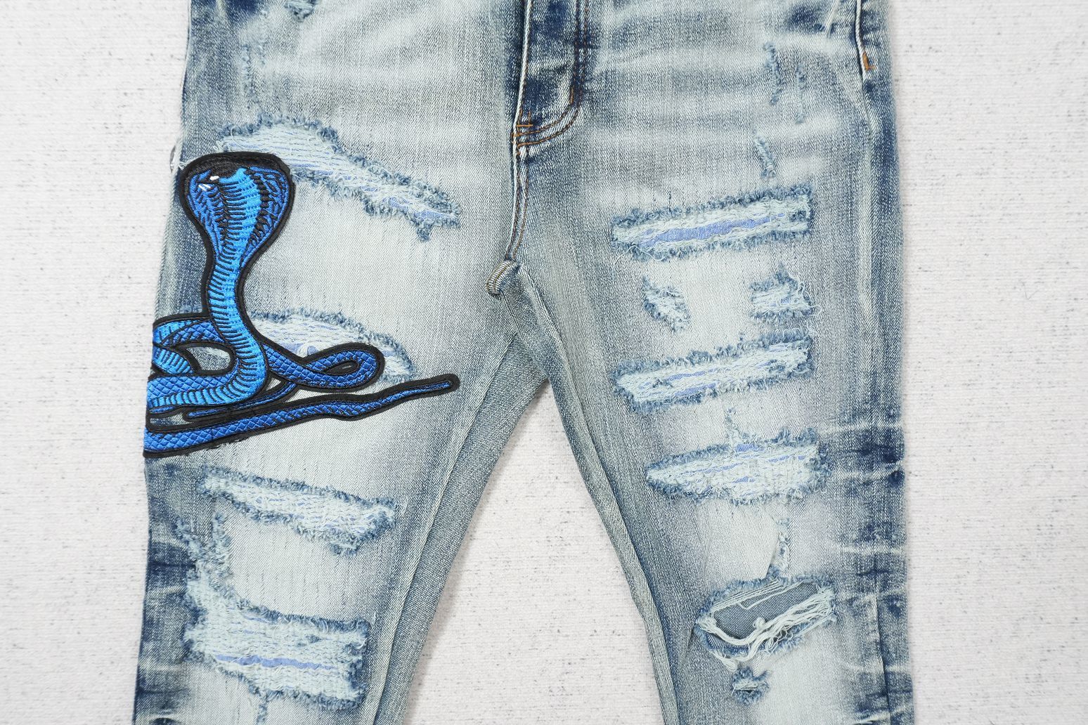 AMIRI CLEAR BLUE SNAKE RIPPED WHITE